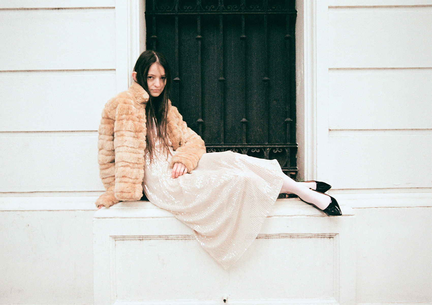 Fashion Story: Waiting